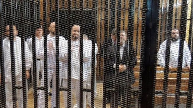 343323_Egypt-Morsi-trial[1]