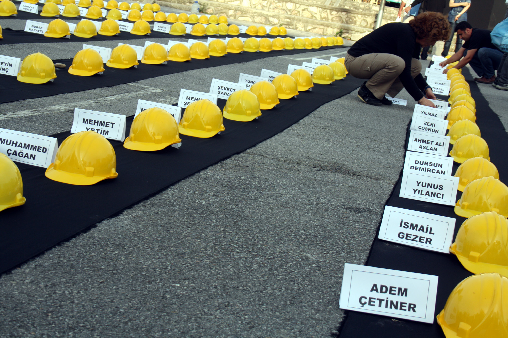 Alevi dernekleri Soma sehitlerini andi