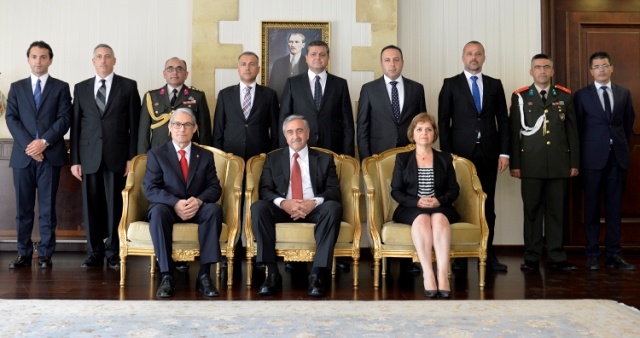 CB AKINCI TC L.SA BUYUKELCISI DERYA KANBAY GUVEN MEKTUBUNU SUNDU FOTO_1 (4)