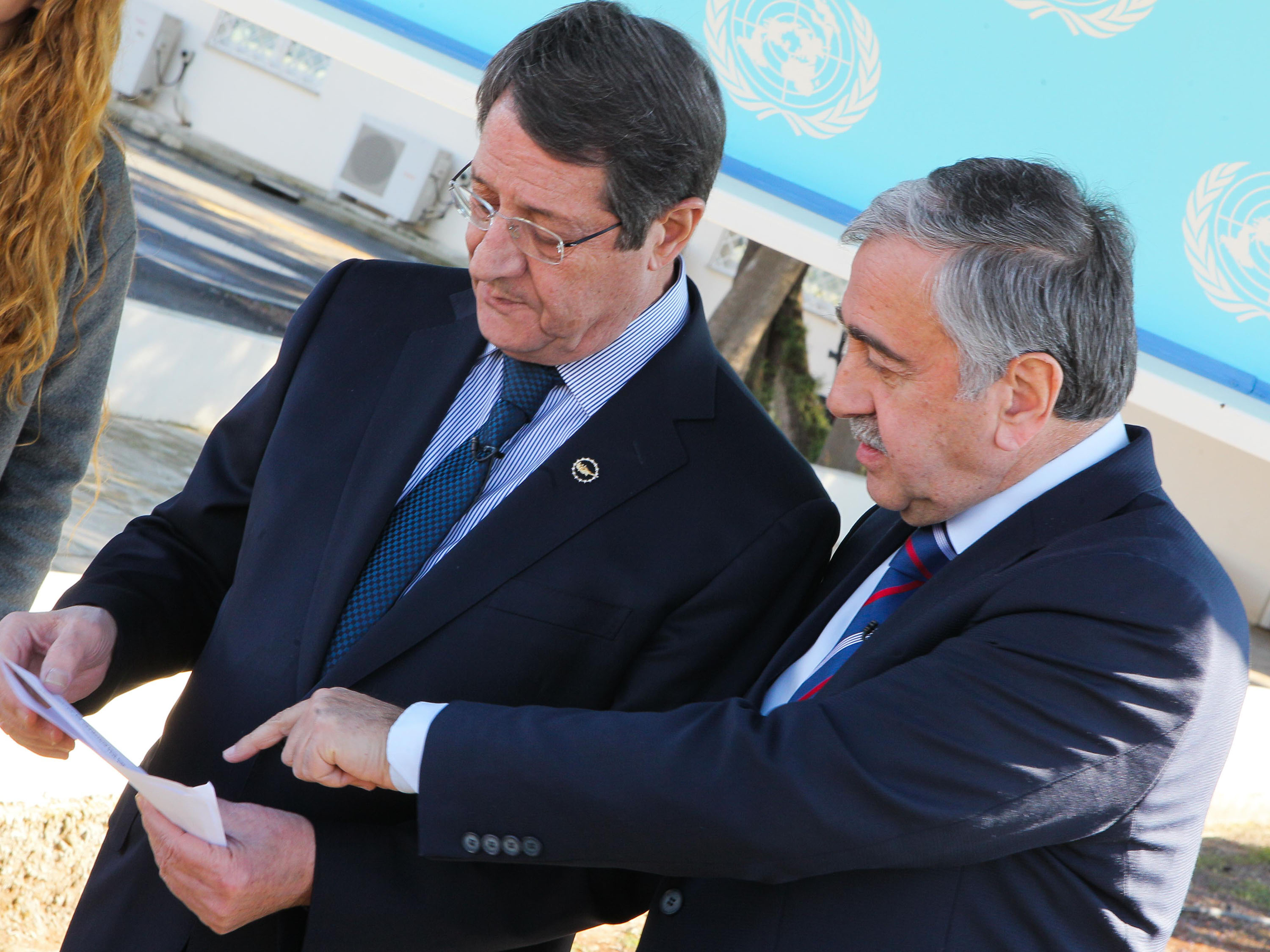 Ο Πρόεδρος της Δημοκρατίας κ. Νίκος Αναστασιάδης παρακάθεται, με τον ηγέτη της τουρκοκυπριακής κοινότητας κ. Μουσταφά Ακιντζί, σε συνομιλίες για το Κυπριακό.