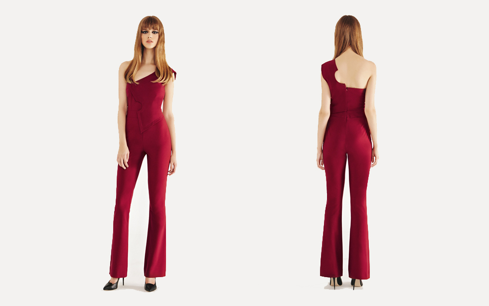 Cumhurbaşkanı Mustafa Akıncı’nın kızı olarak dikkat çeken ancak yaptığı kıyafet tasarımları ile kendisinden oldukça ciddi şekilde bahsettirmeye başlayan Zerrin Akıncı’nın 2016 Sonbahar ve kış koleksiyonu göz dolduruyor. 