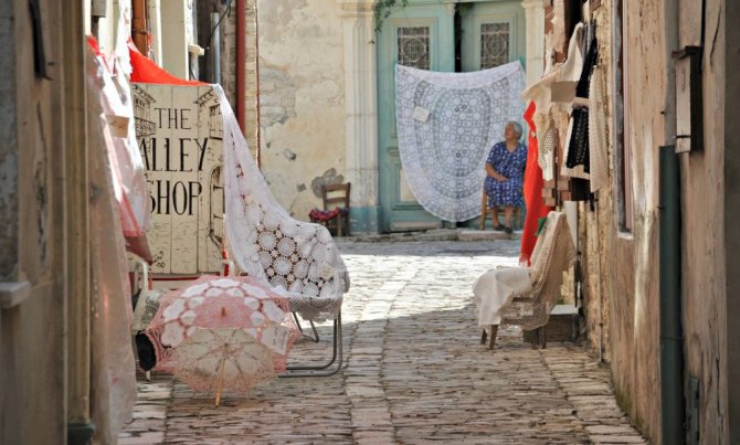 cropped-lanes-lefkara-cyprus.jpg
