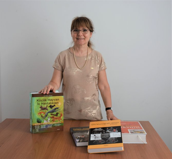 prof.-dr.-deniz-seyrek-intas-001.jpg